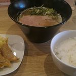 コムギノキラメキ〈小麦〉 - 煮干しラーメン・餃子セット