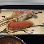 瓢亭 - 蒸し間人蟹を永樂に盛る　　（粟田土、金彩銀彩）