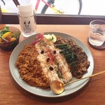 NOTTA CAFE - マッサマンと和風根菜カレー