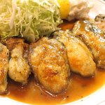 かつれつ四谷たけだ - カキバター焼定食 1450円 の大船渡産カキの甘辛バター醤油焼