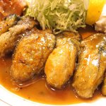 かつれつ四谷たけだ - カキバター焼定食 1450円 の大船渡産カキの甘辛バター醤油焼