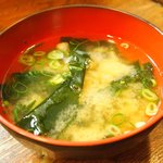 かつれつ四谷たけだ - カキバター焼定食 1450円 の味噌汁