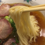 廣珍軒 - ピンッと真っ直ぐ整えられた麺