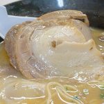 かほラーメン  - 味付けが濃いめで、白ご飯がイケそうな味付けのチャーシューです。