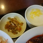 晴々飯店 - 搾菜と杏仁豆腐