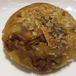 ブーランジェリー・イアナック - 豆とレンコンのカレーパン(240円）