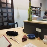 想作ダイニング 縁 - お店は以前焼鳥屋さんだったのをリニューアルされてオープンされたんで店の大まかな造りはそのまま残して雰囲気を今風に変えられてました。

お店は若いご夫婦でやりくりされてる感じでした。

