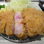 とんかつ いわい - カツのアップ