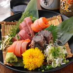 Assortment of three types of sashimi