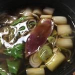 そば切り すず野 - 鴨をたくさんの薬味と一緒に巻いて頂きます♪