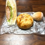 リブラン - 海老カツサンド、チーズ、小豆パン