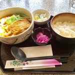 松月 - きつねうどん、御飯セット（ご飯、小鉢、香物）