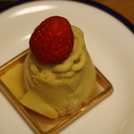 アントルメ菓樹 - イチゴのモンブラン