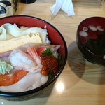 寿司処　笑楽 - 海鮮丼500円