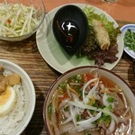 Nivetonamuionreikutaunten - フォーとカレーのハーフ&ハーフ