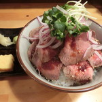 魚百 - ローストビーフ丼990円