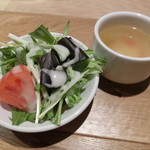 炭火ビストロ ゴーバル - ランチサラダ＆スープ