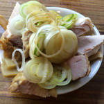 特麺コツ一丁ラーメン -   おつまみ（チャーシュー片とメンマ） 100円