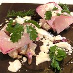 ラ・リューン - メニューＡ 2625円 の紫大根と真アジのタルタル レフォール風味　新玉葱のソース