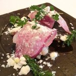 ラ・リューン - メニューＡ 2625円 の紫大根と真アジのタルタル レフォール風味　新玉葱のソース