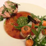 ラ・リューン - メニューＡ 2625円 の酵素ポークのポワレ 初夏の実山椒と緑のピューレ