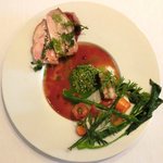 ラ・リューン - メニューＡ 2625円 の酵素ポークのポワレ 初夏の実山椒と緑のピューレ