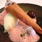 ラ・リューン - メニューＡ 2625円 のチェリーのコンポート タイム風味 ヨーグルトソルベ