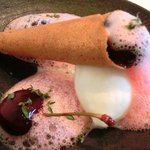 ラ・リューン - メニューＡ 2625円 のチェリーのコンポート タイム風味 ヨーグルトソルベ