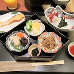 Takaoka Manten Hoteru - 和定食。