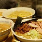 焼肉　はせ川 - ラーメン 600円、つけ麺 800円