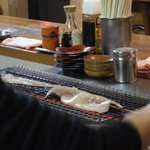 ゴロベエ - （2010/12月）「イカ一夜干し」を焼いてくれているところ