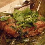 クリヤム - 豚肉のバナナの葉包み焼き