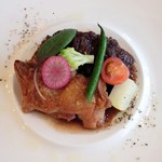 kadoya - 鶏肉は表面がパリッとしていて、牛肉は柔らかくホロッとしていて、どちらも楽しめる贅沢さが嬉しい♪