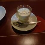 オステリア ブッコ - スターターはクリームチーズのパンナコッタ蜂蜜添え