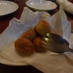 オステリア ブッコ - オリーブの肉詰フリット・・ブラックオリーブ