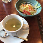 Garonko-Hi- - ランチのスープとサラダ