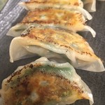 餃子居酒屋 なまらぴりか - ピリカ餃子(しそ入り) 350yen