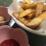 餃子居酒屋 なまらぴりか - フライドポテト 300yen