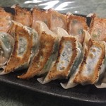 餃子居酒屋 なまらぴりか - ニンニク餃子 400yen＆ぴりか餃(しそ入り) 350yen