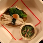 赤坂 菊乃井 - 八寸：白魚寿司　人参葉の辛子胡麻和え　など