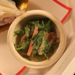 赤坂 菊乃井 - 人参葉の辛子胡麻和え