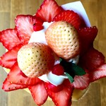 クレープリー チロル - プレオープン限定白いちごクレープ