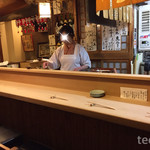 喜幸 - カウンターのお店だけど、奥に小さな小上がり個室あります