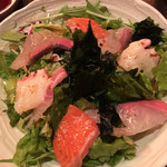 琥珀庭 - 海鮮サラダ(648円)