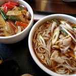 東家 北25条店 - 五目あんかけ丼＋かしわそばセット(750円)