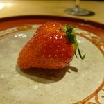 肉屋 雪月花 NAGOYA - 大きい苺です。