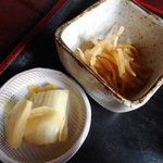 大城 - ピリ辛の白菜漬けとピリ辛のもやしのあえ物