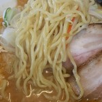 マルケンラーメン - 麺　背脂浮いてます！