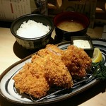 とんかつ 神楽坂 さくら - ロース＆牡蠣フライ定食：1,240円(税別)