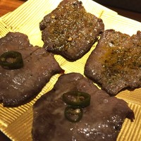 東京肉しゃぶ家 - 牛タン昆布締め焼き  かなり美味、１４味が凄い